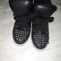 Нови с капси , снимка 2 - Дамски ежедневни обувки - 41410220