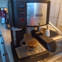 Кафемашина Делонги Тревизо с ръкохватка с крема диск, работи отлично и прави хубаво кафе с каймак , снимка 3 - Кафемашини - 41282075