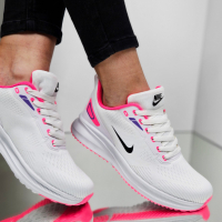 Дамски маратонки Nike, снимка 4 - Маратонки - 44584331