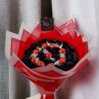 Букет от вечни сапунени рози и бонбони, снимка 1 - Подаръци за жени - 44683585