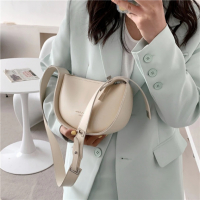 Малка дамска кожена чанта през рамо с удължаваща се дръжка, снимка 5 - Чанти - 36232060