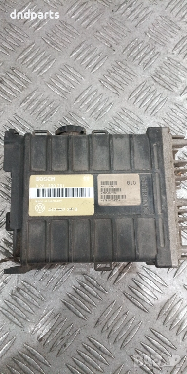 Компютър VW Passat 1.6i 1990г. 0261200261 443907311B , снимка 1
