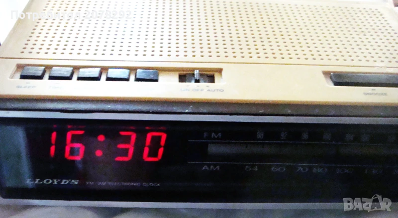 LLOYDS - ретро радиочасовник. , снимка 1