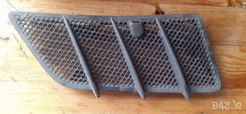 Декоративна Решетка Във Предния Капак Дясна. Mercedes ML.W164.2005-2010 Година. Мерцедес МЛ.164 , снимка 1