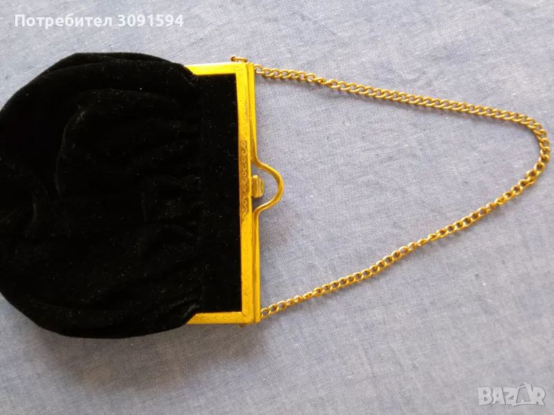 Дамска чанта 30 те години черно кадифе със бронзов обков , снимка 1