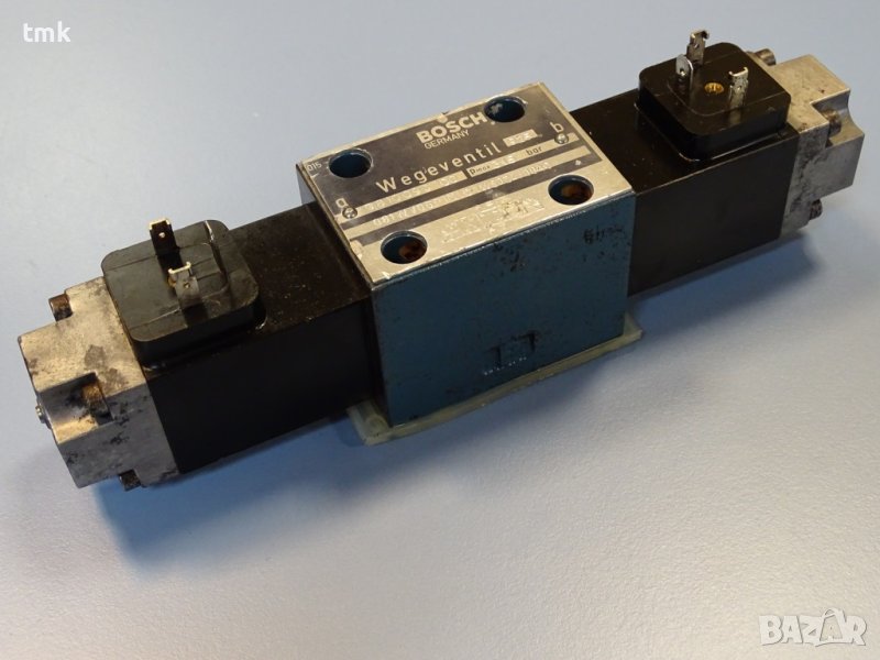 Хидравличен разпределител BOSCH 0810 090100 directional control valve 24VDC, снимка 1