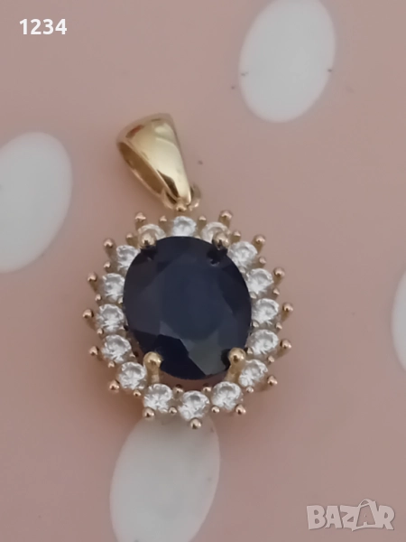 Златен медальон с естествен тъмно син сапфир, снимка 1