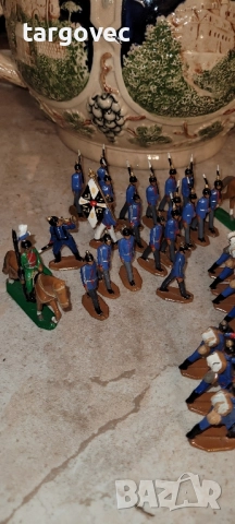 голяма сбирка от оловни войници ръчно оцветявани, снимка 2 - Антикварни и старинни предмети - 52518663