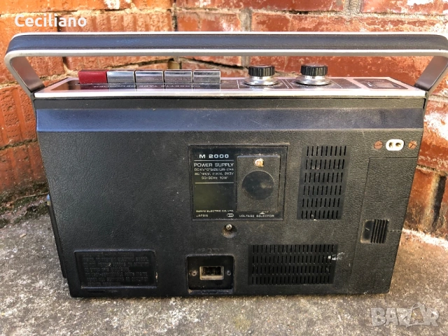 Касетофон SANYO MR 410 (1969г) , снимка 6 - Радиокасетофони, транзистори - 53853326