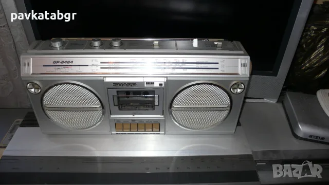 Продавам касетофон Sharp GF 6464, снимка 2 - Радиокасетофони, транзистори - 56325811