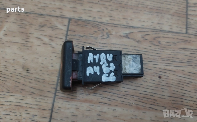 Бутон Аварийни Светлини Ауди A4 Б7 - Б6, снимка 4 - Части - 52745760