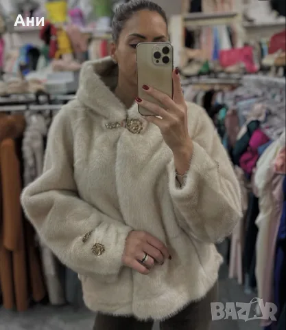 Пухкаво палто в бежов цвят с качулка oversize