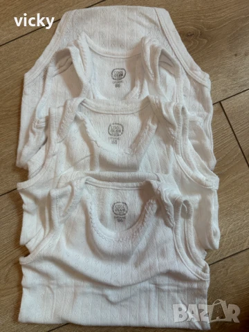 Комплект от 3 бели бебешки бодита, размер 86см, снимка 3 - Комплекти за бебе - 50643660