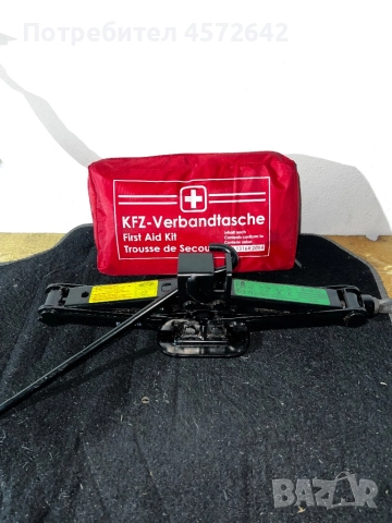 Автомобилен компресор+пяна,аптечка и триъгълник, снимка 12 - Аксесоари и консумативи - 52234745