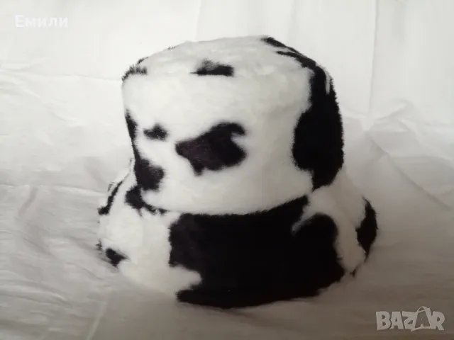 Дамска пухкава шапка с принт кравичка, снимка 10 - Шапки - 48423204