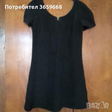 Малка черна рокля, размер М.