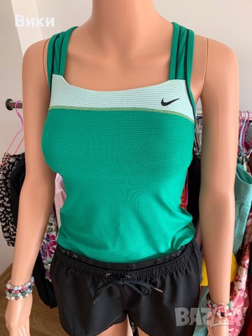 Nike потник топ в размер XS, снимка 8 - Потници - 40745088