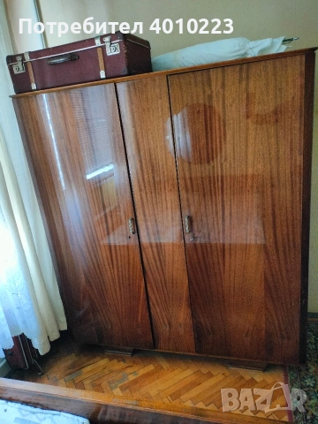 Продавам двукрилен гардероб – ретро стил, снимка 3 - Гардероби - 53742217