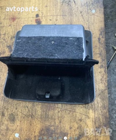 Toyota avensis verso 2005година Шкафчета, снимка 6 - Части - 40469565