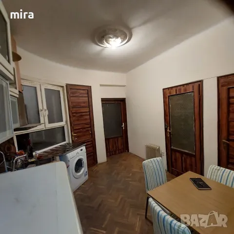 Обзаведена стая за жена/момиче в Център до метро Сердика. Без хазяй, снимка 5 - Стаи под наем - 47326937