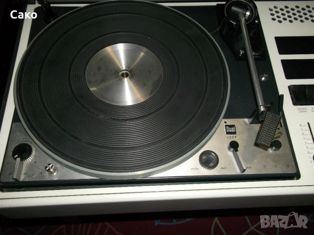 Продавам радио усилвател с грамофон WEGA, снимка 3 - Ресийвъри, усилватели, смесителни пултове - 53873433