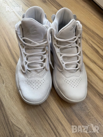 Оригинални маратонки Nike Jordan Max Aura 4! 37,5 н, снимка 3 - Маратонки - 31456669