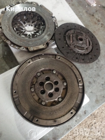 Комплект съединител с  маховик 415024410 Luk Ауди А4 Б7 05-08г 2,0тди  Audi A4 B7 2,0 tdi, снимка 3 - Части - 52672508