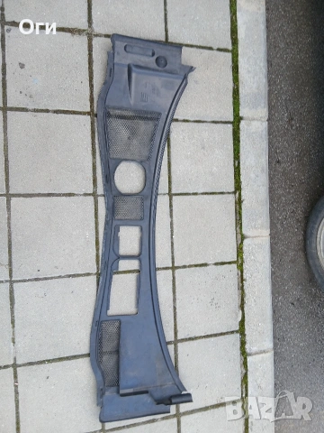 Кора над акумулатора за Фолксваген Пасат В5.5 3В1 819 447 , снимка 2 - Части - 53578881