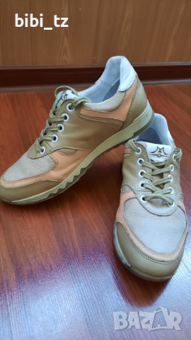 Бежови маратонки в комбинация от бяло и цвят праскова 