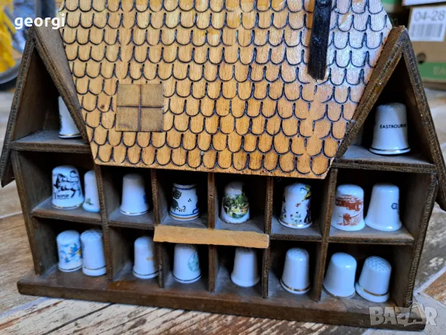 колекция порцеланови напръстници с поставка за стена 