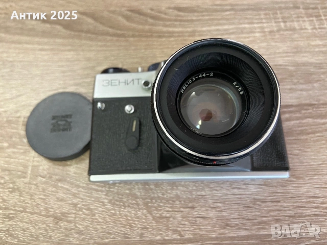 Винтидж 35мм огледално-рефлексен фотоапарат Zenit ET с оригинален калъф, снимка 2 - Антикварни и старинни предмети - 53259356