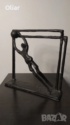 Статуетка на вратар в полет. Метал. , снимка 3 - Статуетки - 51763122