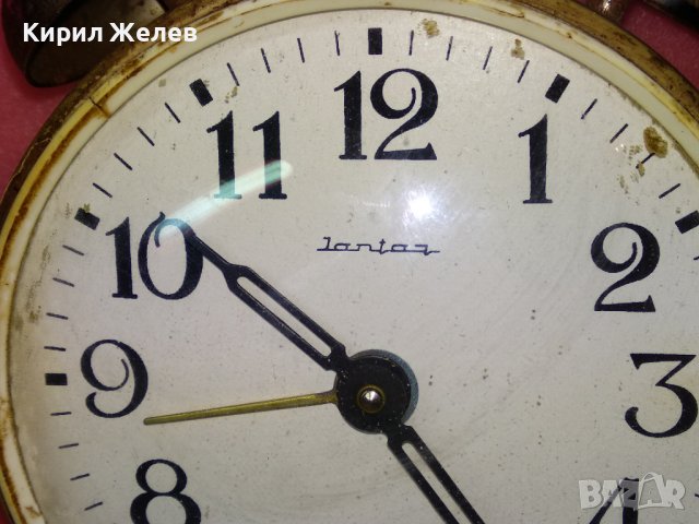 JANTAR MADE in USSR Стар РУСКИ БУДИЛНИК МЕХАНИЧЕН НАСТОЛЕН ЧАСОВНИК ЯНТАР СССР 43674, снимка 2 - Антикварни и старинни предмети - 44463409