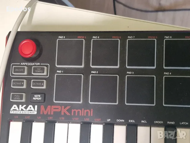 akai mpk mini midi keyboard controller клавиатура, снимка 2 - Пиана - 55734401