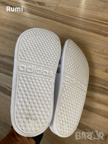 Оригинални бели чехли Adidas ! 35 н, снимка 4 - Детски сандали и чехли - 42390340