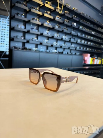 очила с черен обикновен калъф и ув защита versace , снимка 2 - Слънчеви и диоптрични очила - 51316060