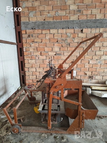 Вибрираща прес за тухли, състояние като ново (3 калъпа), снимка 4 - Други машини и части - 53179564