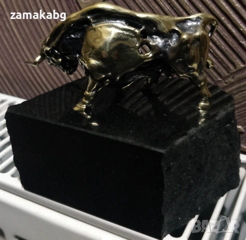 Бронзова пластика бик с поставка естествен камък черен гранит, снимка 3 - Статуетки - 53810994