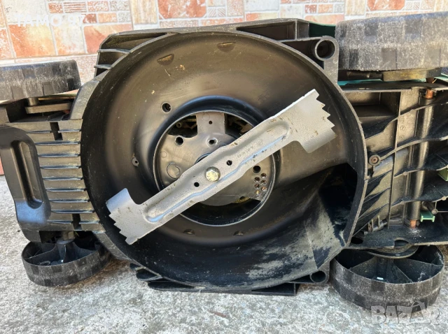 BOSCH Universal Rotak 36-590 - Безчеткова акумулаторна косачка 36V, снимка 7 - Други инструменти - 51116787