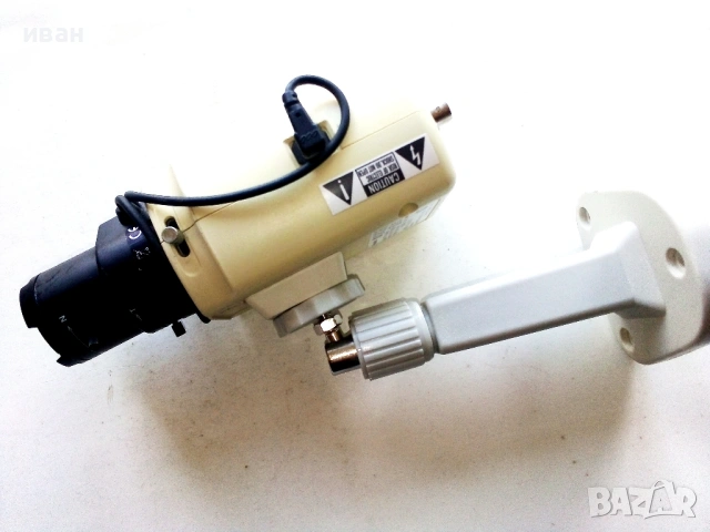 Употребявана  камера за видеонаблюдение със стойка захранване 220 V