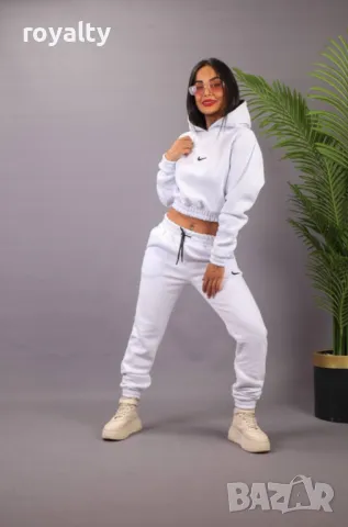 Nike дамски ватирани екипи Два цвята , снимка 3 - Спортни екипи - 49935467