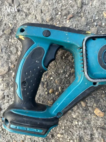 Саблен трион Makita за ремонт или части, снимка 2 - Други инструменти - 49929681