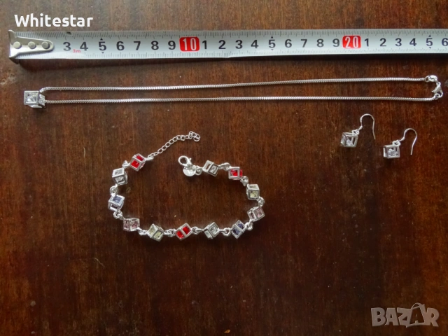 Посребрен дамски комплект - ланец, гривна, обеци - "Кубче с кристал"