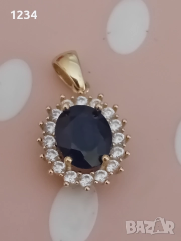 Златен медальон с естествен тъмно син сапфир