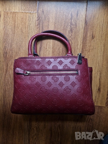 Оригинална чисто нова чанта на Guess, купувана от Англия, снимка 2 - Чанти - 53660761