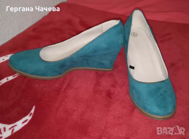 Дамски велурени обувки