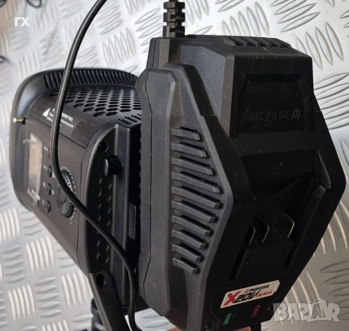 LED осветление Ulanzi VL-200Bi 200W  Video Light , снимка 2 - Светкавици, студийно осветление - 50538216