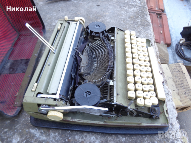 Стара пишеща машина., снимка 4 - Антикварни и старинни предмети - 36397694