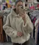 Пухкаво палто в бежов цвят с качулка oversize, снимка 1