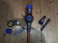 Много добра прахосмукачка Dyson V8 с нова батерия и аксесоари, снимка 2